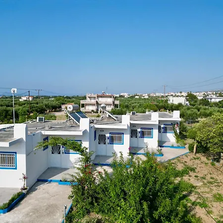 בית נופש Modern With Garden, Near - El Greco No 3 *